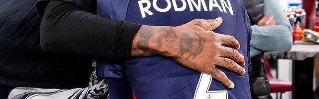 开云官网-美国足球界的朱自清 《记我和我的父亲罗德曼》